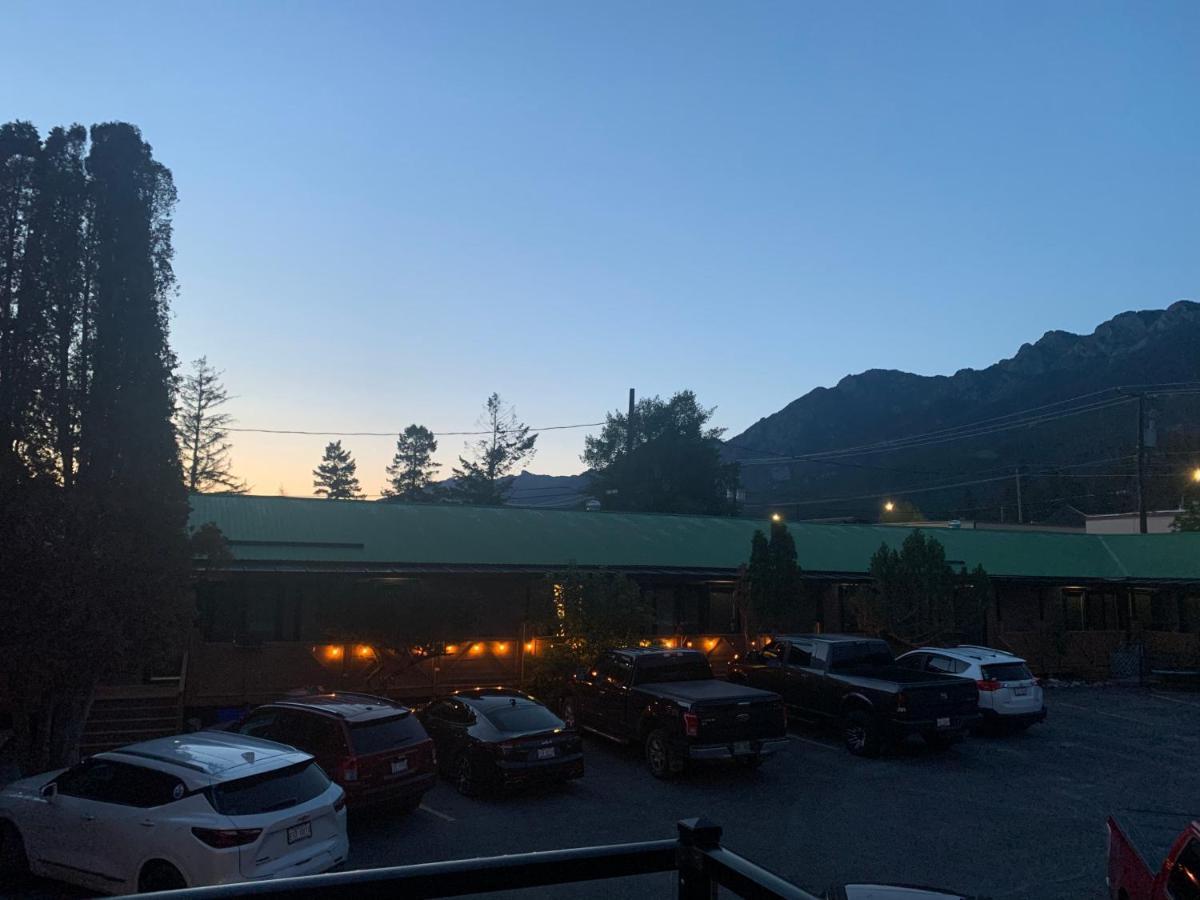 Destination Inn 래디움핫스프링스 외부 사진